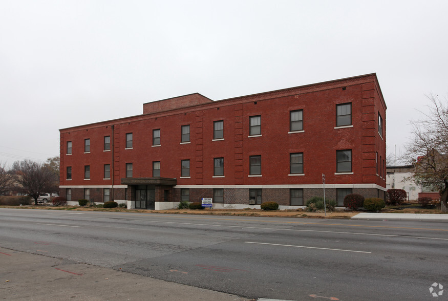 1020 E 63rd St, Kansas City, MO for lease - Building Photo - Image 1 of 4