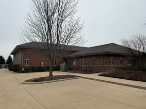 90 Templeton Dr, Oswego, IL for lease Building Photo- Image 2 of 14