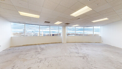 8609 Westwood Center Dr, Vienna, VA for lease Interior Photo- Image 2 of 9