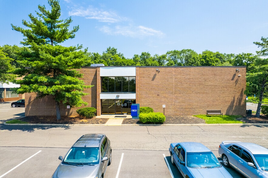 2577 Interplex Dr, Trevose, PA for lease - Building Photo - Image 3 of 7