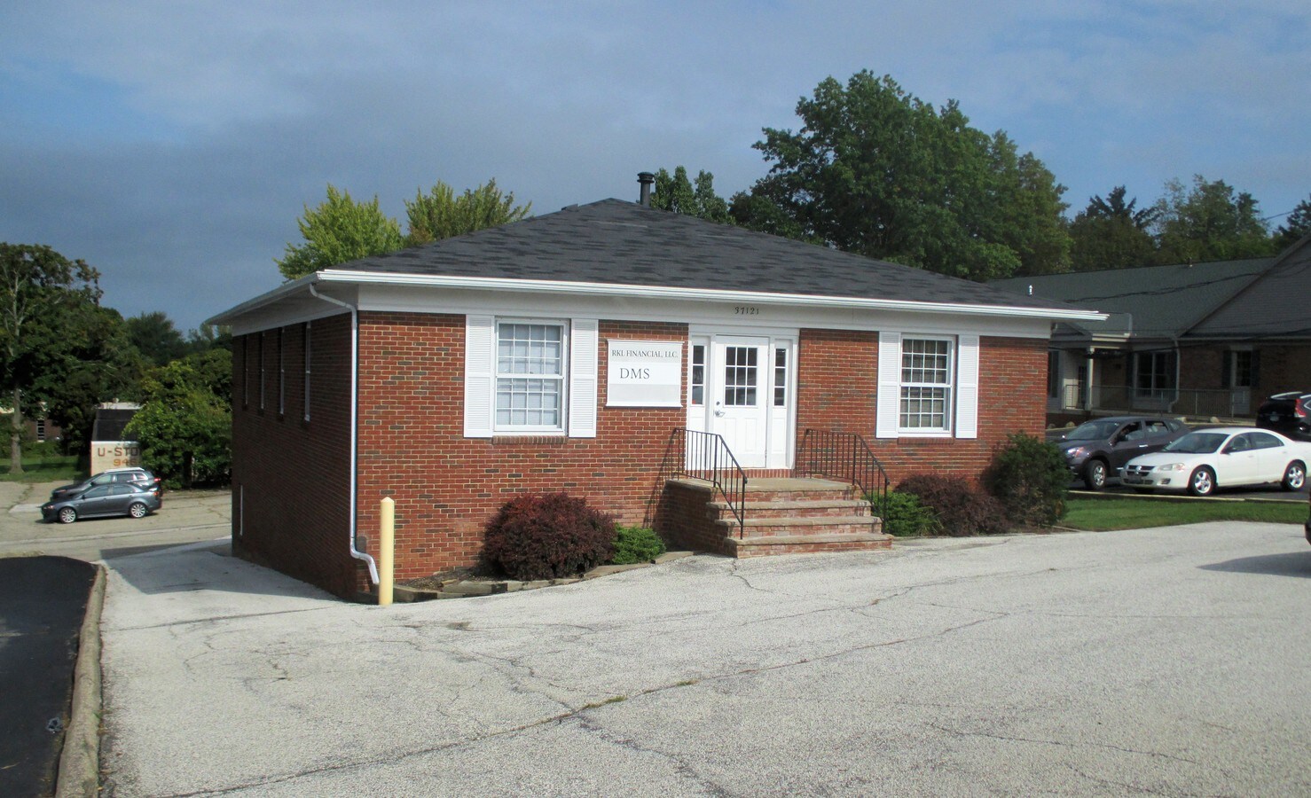 37121 Euclid Ave, Willoughby, OH 44094