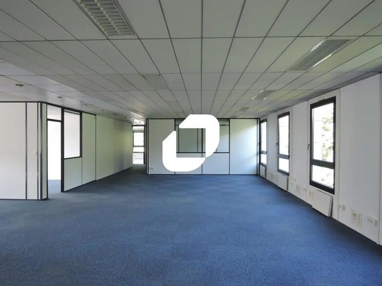 Office in Lognes for lease - Interior Photo - Image 3 of 13