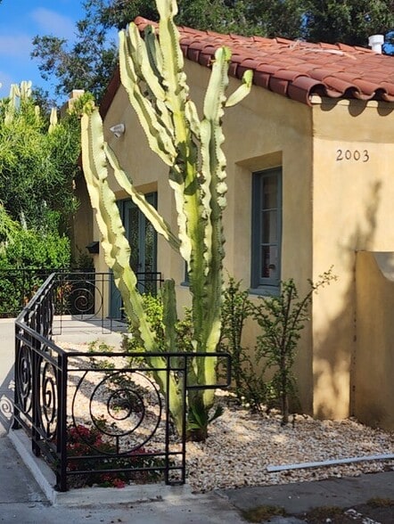 2003 N Broadway, Santa Ana, CA for lease - Building Photo - Image 2 of 21