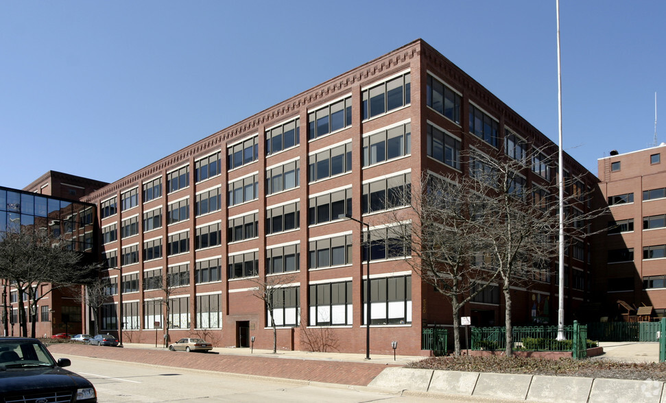 540 S Main St, Akron, OH for lease - Building Photo - Image 1 of 65