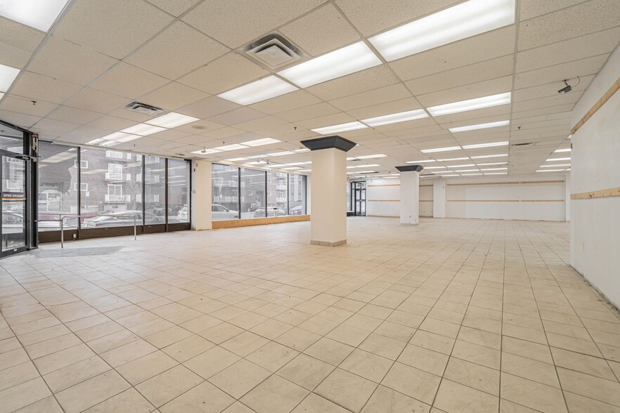 6058-6066 Rue Jean-Talon E, Montréal, QC for lease - Interior Photo - Image 3 of 7