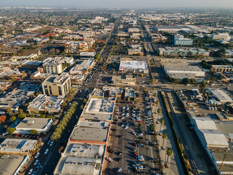 8236-8274 Firestone Blvd, Downey, CA for lease - Building Photo - Image 3 of 18