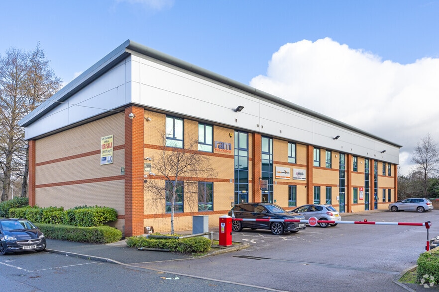 George Mann Rd, Leeds for sale - Primary Photo - Image 1 of 4