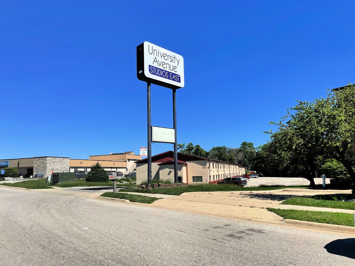 3350 University Ave, Waterloo, IA 50701