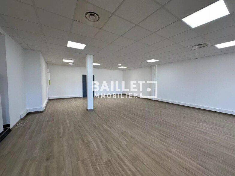Office in Biot for lease - Building Photo - Image 3 of 17