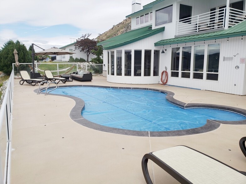 335 Henderson Rd, Chelan, WA for sale - Building Photo - Image 2 of 16