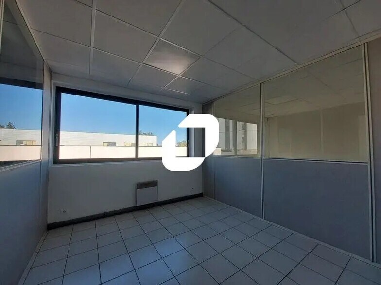 Office in Mauguio for lease - Interior Photo - Image 3 of 22