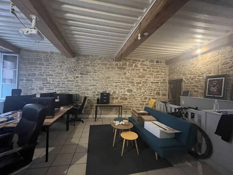 Office in Lyon for lease - Interior Photo - Image 1 of 8