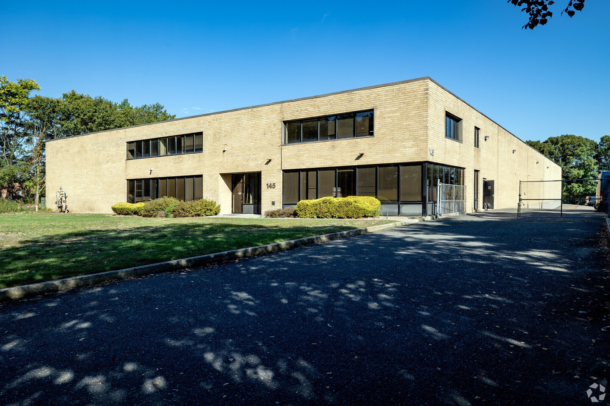 145 Kennedy Dr, Hauppauge, NY for sale Primary Photo- Image 1 of 1