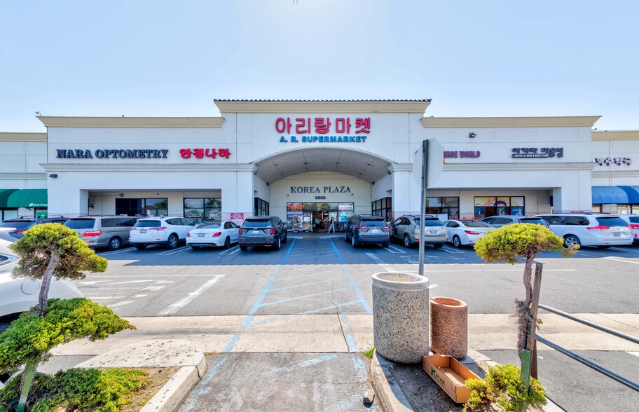 9562-9580 Garden Grove Blvd, Garden Grove, CA for lease - Building Photo - Image 1 of 8