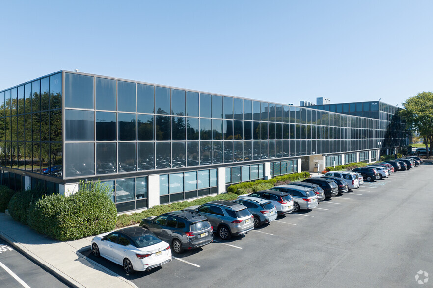 110A Meadowlands Pky, Secaucus, NJ for lease - Building Photo - Image 1 of 13