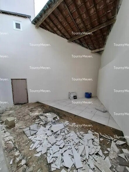 Office in Nantes for lease - Interior Photo - Image 2 of 4