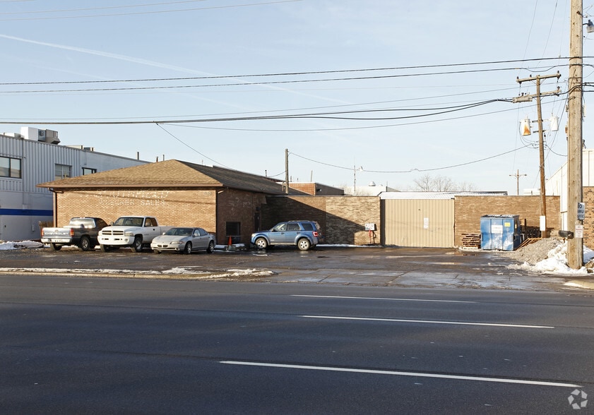 21201 Telegraph Rd, Southfield, MI for lease - Primary Photo - Image 3 of 23
