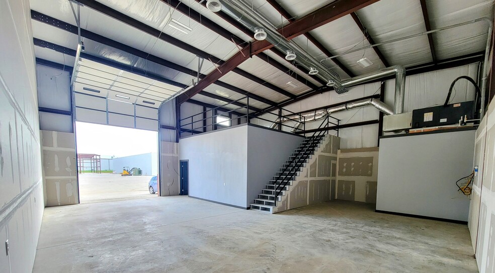 13015 Harmon Rd, Fort Worth, TX 76177 - Harmon Industrial Condos | LoopNet