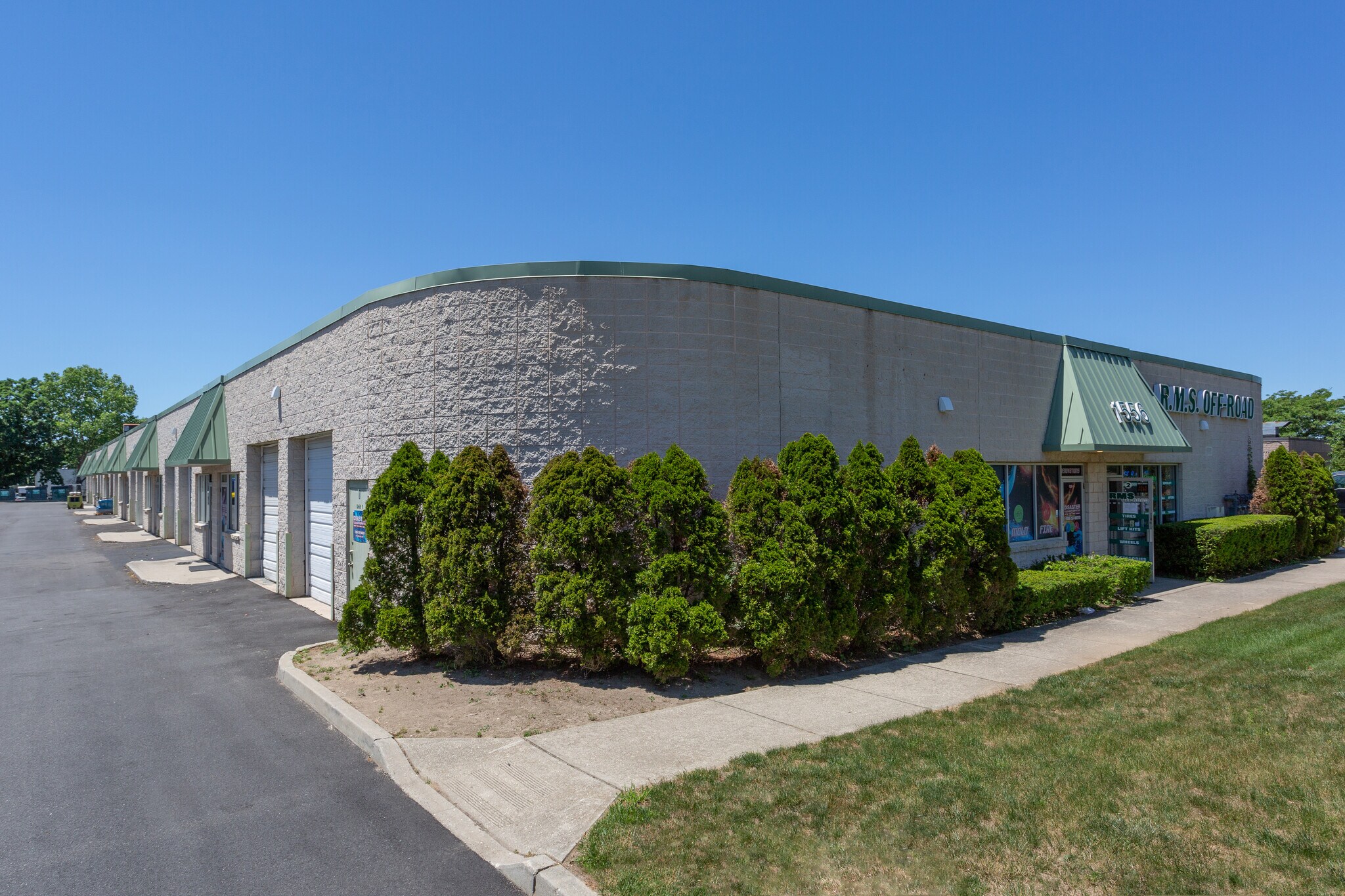 1556 Ocean Ave, Bohemia, NY 11716