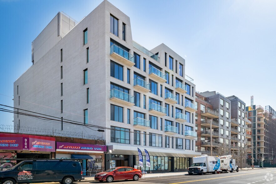 30-07 Vernon Blvd, Astoria, NY for sale - Building Photo - Image 1 of 1