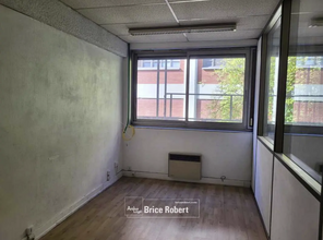 Office in Lyon for lease Interior Photo- Image 1 of 2