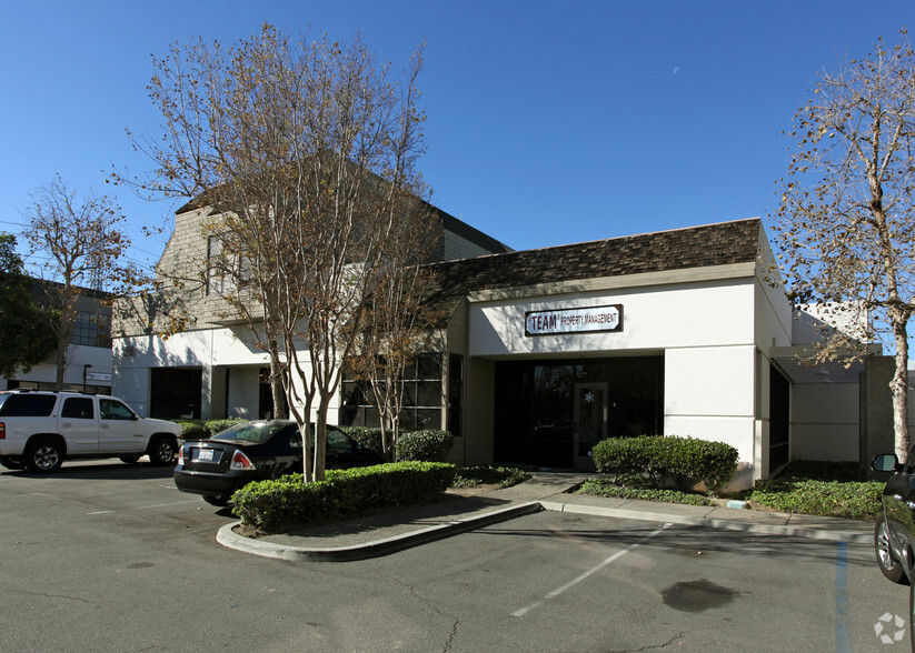 1588 N Batavia St, Orange, CA for lease - Primary Photo - Image 1 of 16