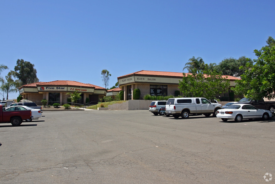 2210 E Vista Way, Vista, CA for lease - Primary Photo - Image 1 of 1