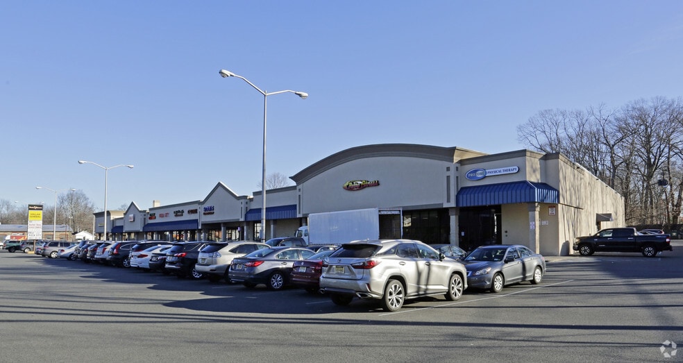 100-120 N Middletown Rd, Pearl River, NY for lease - Building Photo - Image 3 of 13