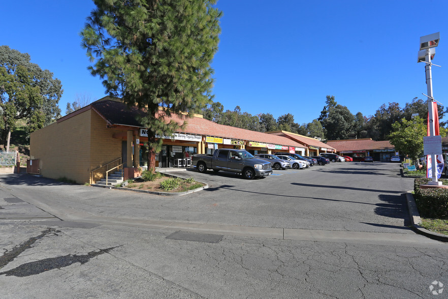 1555-1561 E Amar Rd, West Covina, CA for lease - Building Photo - Image 3 of 6