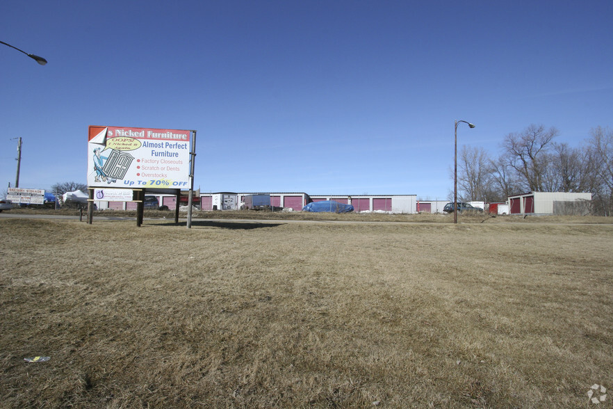 1100 W Rollins Rd, Round Lake Heights, IL for sale - Building Photo - Image 3 of 4