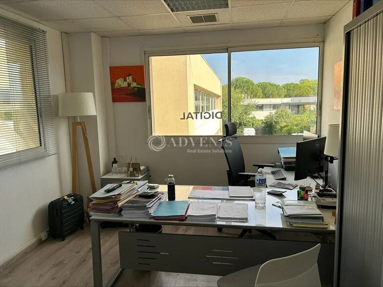 Office in Baillargues for lease - Interior Photo - Image 1 of 6