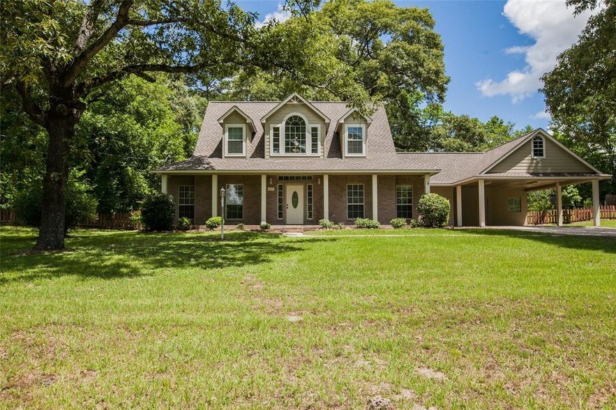 1012 Fish Hatchery Rd, Huntsville, TX 77320