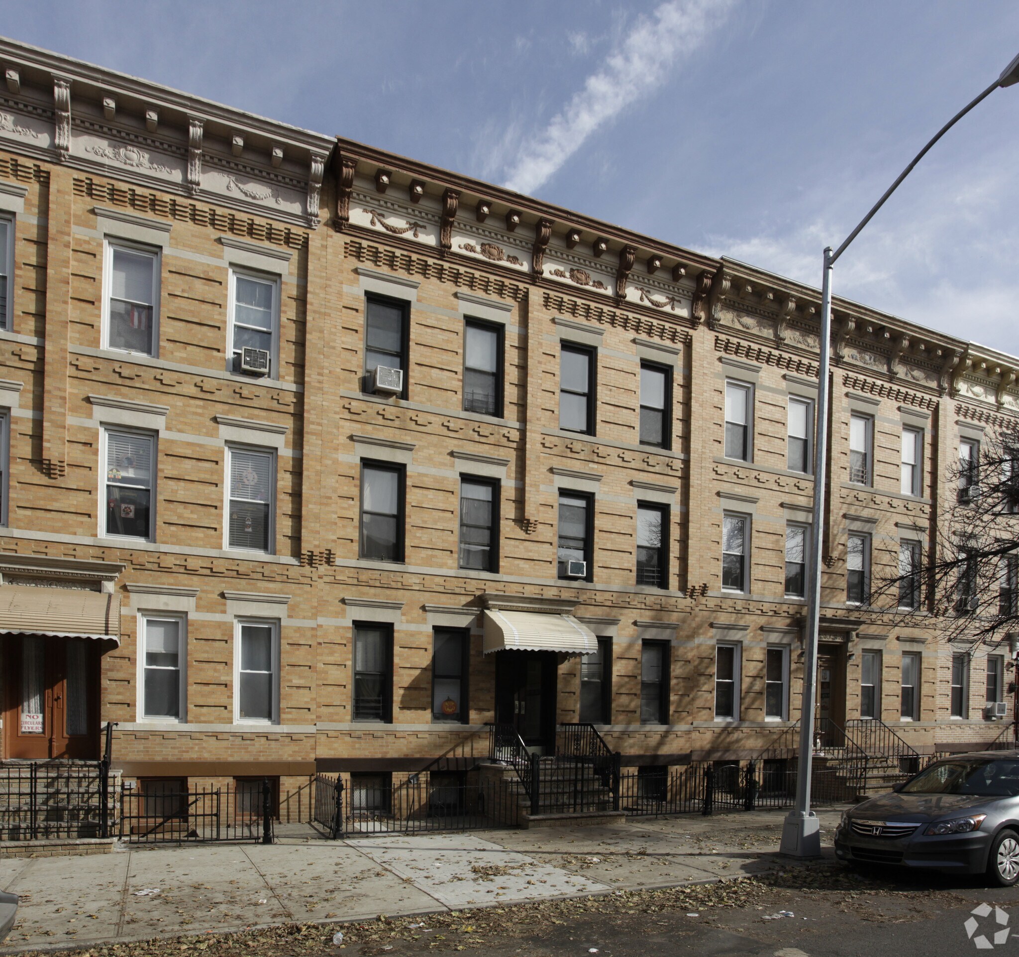 70-29 65th Pl, Glendale, NY for sale Primary Photo- Image 1 of 1