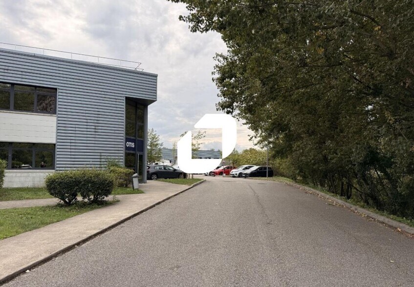 Industrial in Échirolles for lease - Building Photo - Image 3 of 6