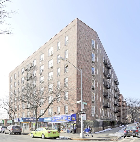 4430 Macnish St, Elmhurst, NY for lease - Primary Photo - Image 1 of 12