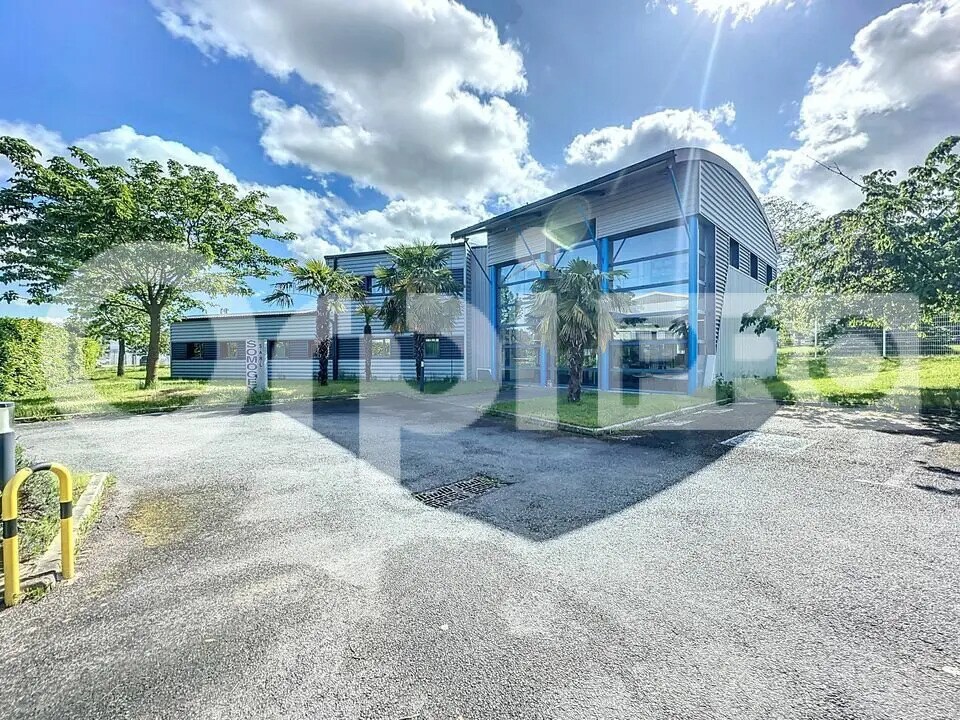 Office in Désertines for sale Building Photo- Image 1 of 32