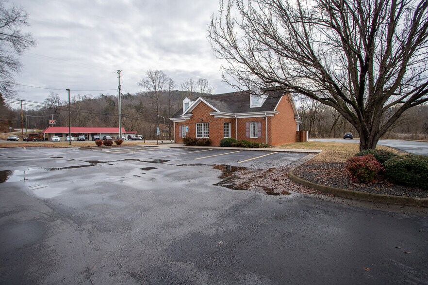 4259 Appalachian Dr, Fieldale, VA 24089 Flex for Lease