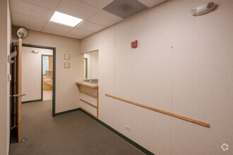 1445 N Hunt Club Rd, Gurnee, IL for lease Interior Photo- Image 2 of 3