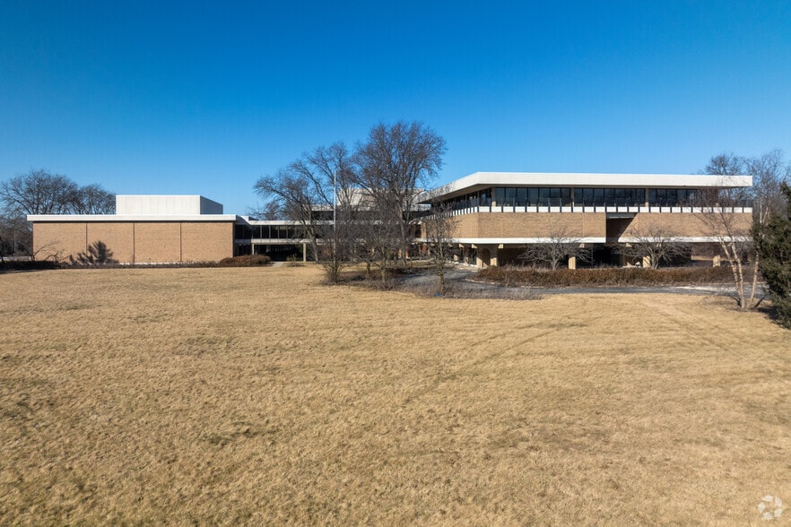 1900 E Lake Ave, Glenview, IL for sale - Primary Photo - Image 1 of 1