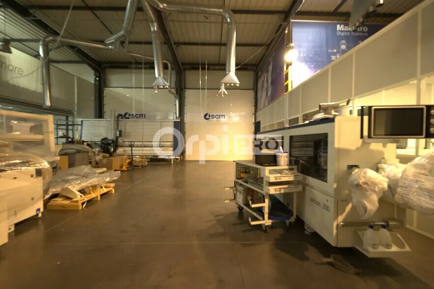 Office in Vourles for lease - Interior Photo - Image 2 of 104