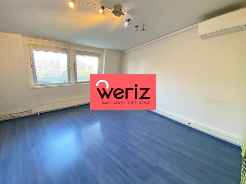 Office in Marseille for lease - Interior Photo - Image 2 of 6