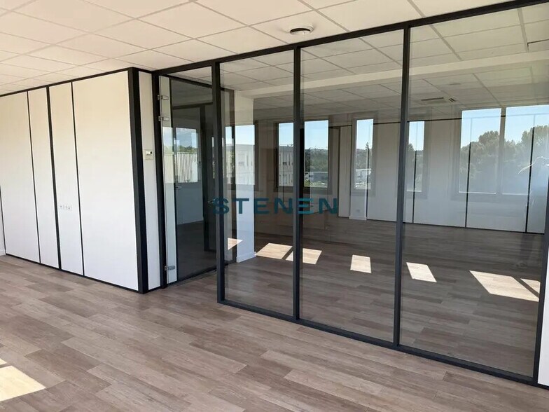 Office in Aix-en-Provence for lease - Interior Photo - Image 2 of 6