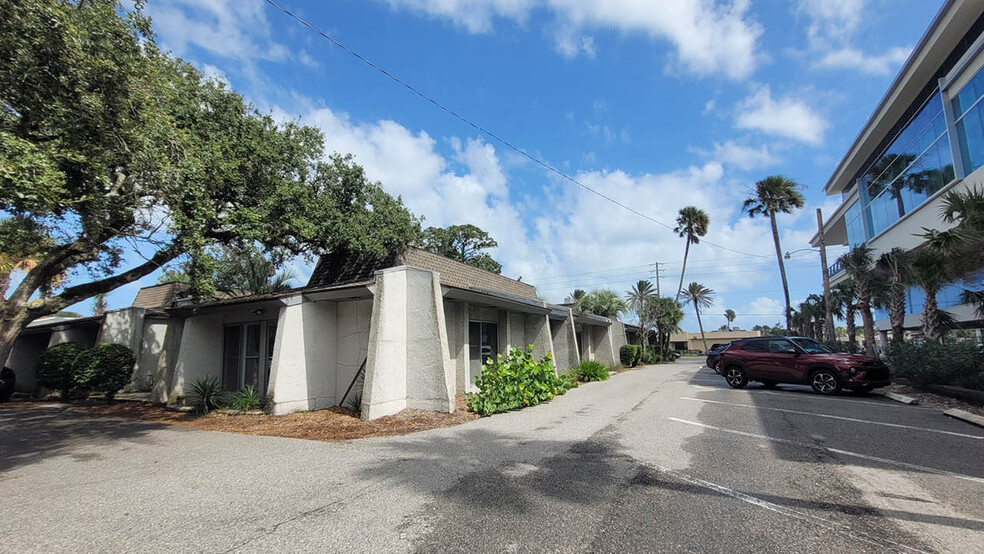 4 Office Buildings in Neptune Beach portfolio of 4 properties for sale on LoopNet.com - Building Photo - Image 3 of 5