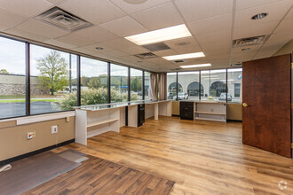 11134 Kingston Pike, Knoxville, TN for lease Interior Photo- Image 2 of 7