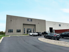 1001 Glengarry Dr, Fairdale, KY for lease Building Photo- Image 1 of 1