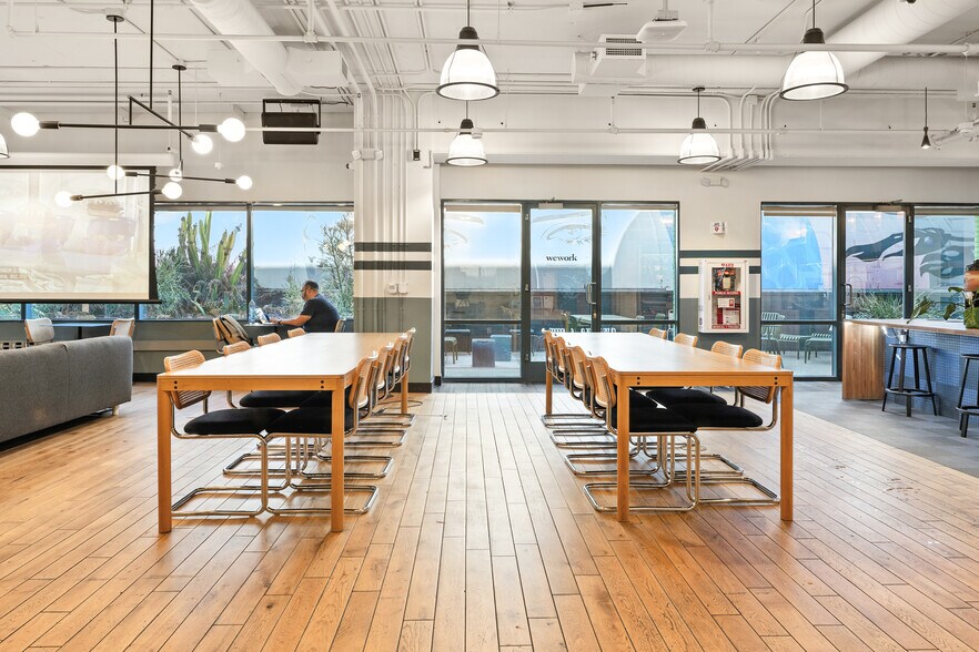 100 W Broadway, Long Beach, CA for lease - Interior Photo - Image 3 of 27