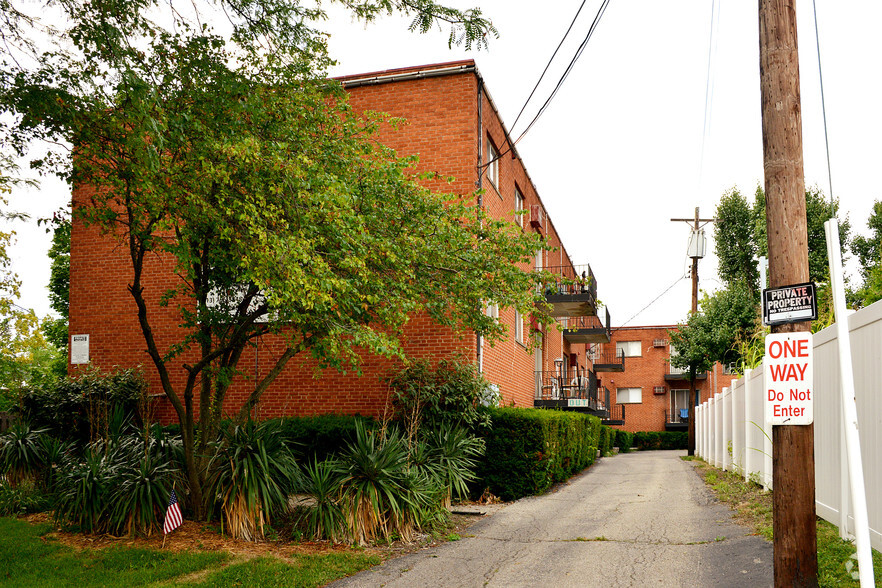 1626 Llanfair Ave, Cincinnati, OH for sale - Primary Photo - Image 1 of 1