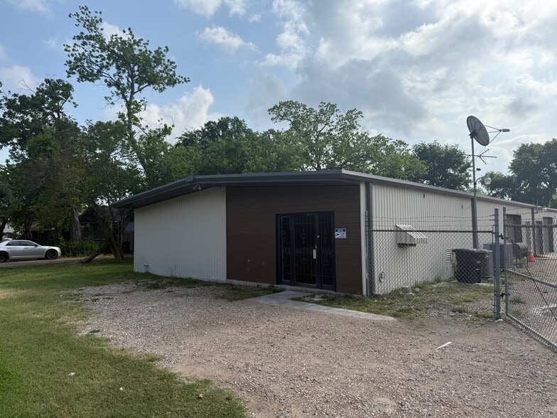 6406 Stuebner Airline Rd, Houston, TX for sale - Building Photo - Image 1 of 23
