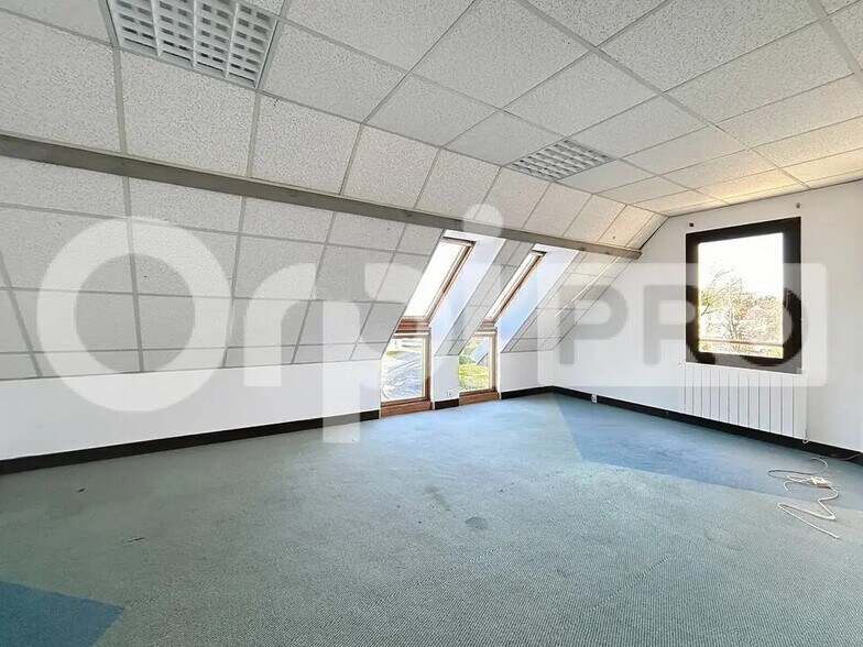 Office in Clermont for lease - Interior Photo - Image 1 of 6