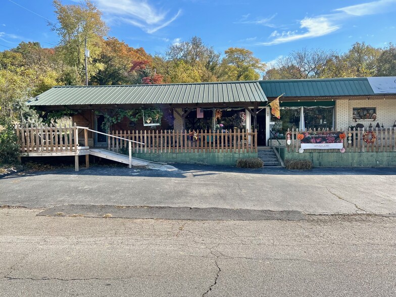 102 North Walnut, Anderson, MO for sale - Primary Photo - Image 1 of 1